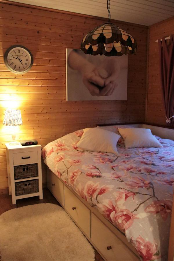 Charme Chalet Zutendaal Buitenkant foto